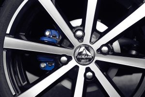 16_wheels_closeup.jpg