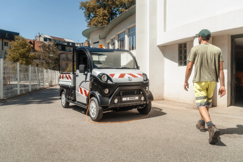 AIXAM Mopedbil eTruck E-truck plateau ridelles 3.jpg
