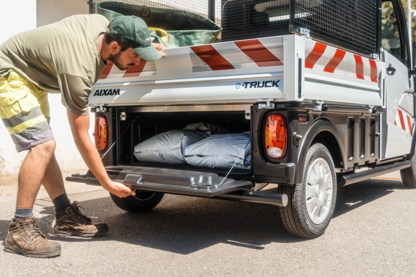 AIXAM Mopedbil eTruck E-truck plateau ridelles 4.jpg