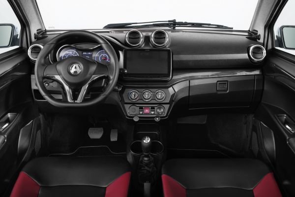 AIXAM Mopedbil Crossline Instrumentpanel med mörka ebenholts inspirerade inlägg